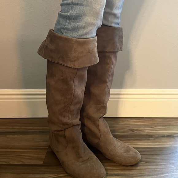 Wanted Lovebird Women 8.5 Flat Tan Light Brown Suede Boots With Bows on back - Picture 1 of 13